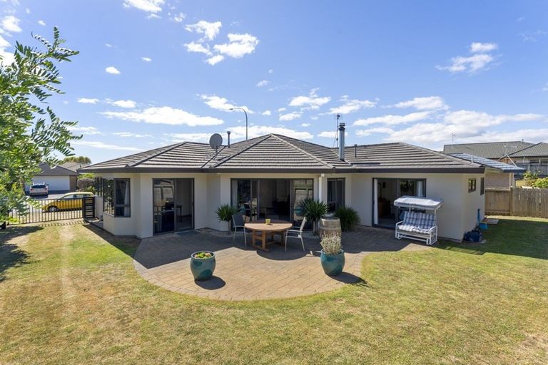 Photo of property in 37 Realm Drive, Paraparaumu, 5032