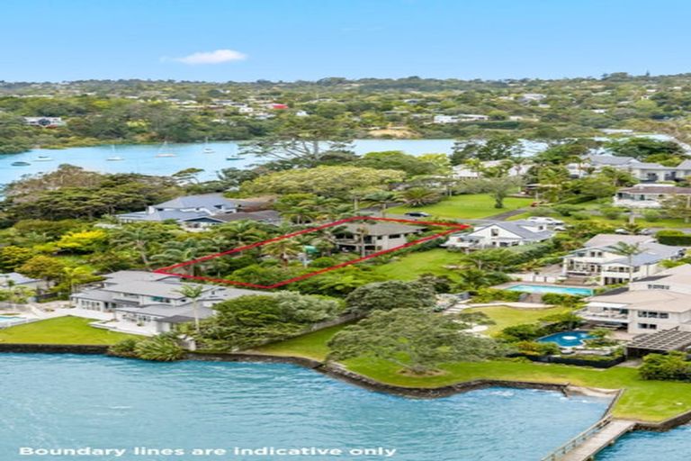 Photo of property in 4 Twin Wharf Road, Herald Island, Auckland, 0618