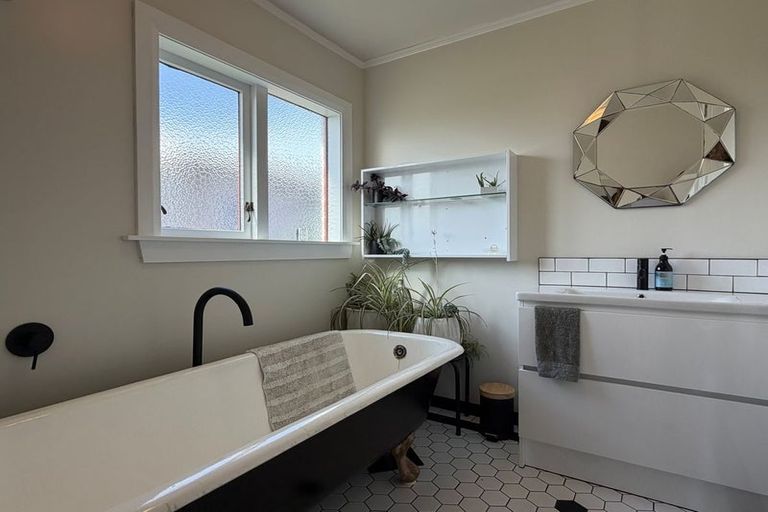 Photo of property in 29 Dahlia Street, Palmerston North, 4410