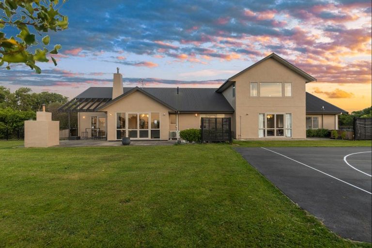 Photo of property in 72 Aranui Road, Kairanga, Palmerston North, 4475