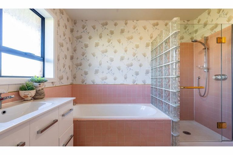 Photo of property in 84 Maidstone Road, Ilam, Christchurch, 8041