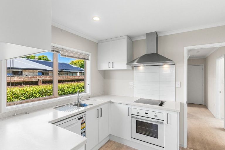 Photo of property in 1/81 Royal Park Drive, Parklands, Christchurch, 8083