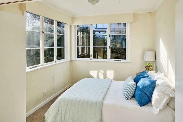 Photo of property in 128 Mana Esplanade, Paremata, Porirua, 5026