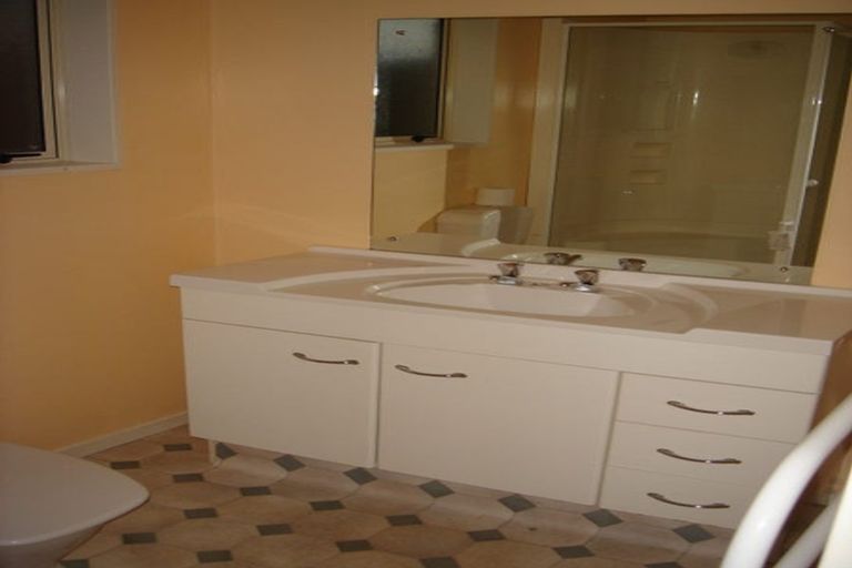 Photo of property in 17a Division Street, Riccarton, Christchurch, 8041