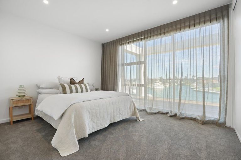Photo of property in 21 Fred Carr Place, One Tree Point, 0118