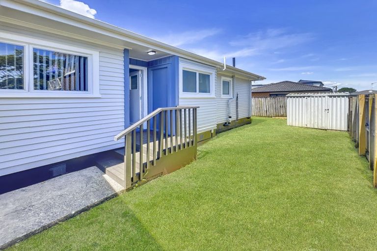 Photo of property in 17 Oxford Road, Manurewa, Auckland, 2102