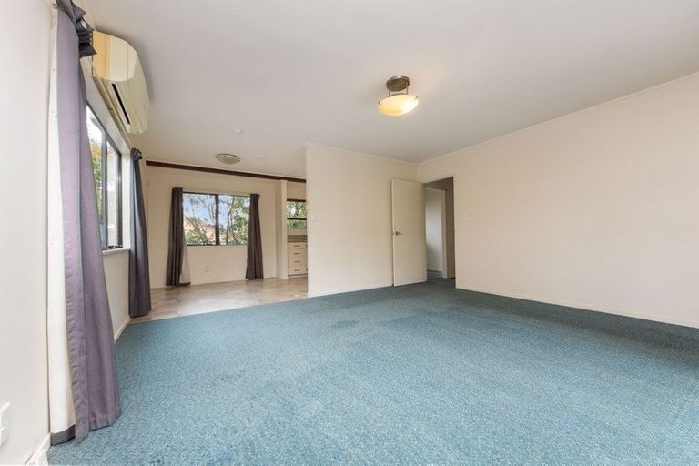Photo of property in 3 Thalia Place, Totara Vale, Auckland, 0629
