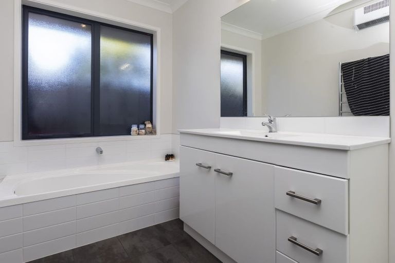 Photo of property in 14 Garforth Green, Halswell, Christchurch, 8025