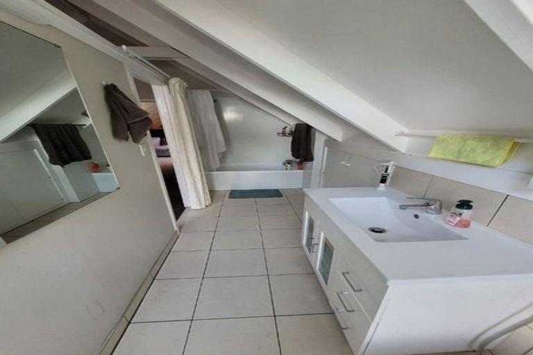 Photo of property in 1/23 Royal Road, Massey, Auckland, 0614