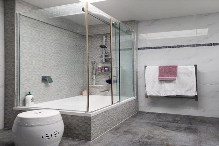 Photo of property in 46 Victoria Road, New Plymouth, 4310