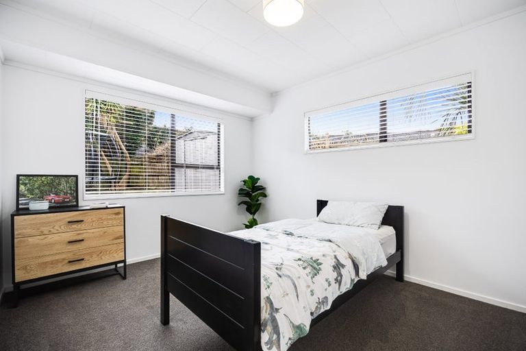 Photo of property in 3b Royalty Rise, Red Beach, 0932