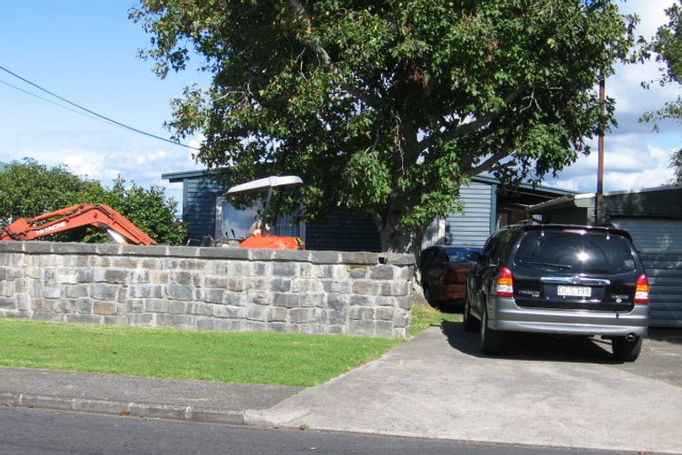 Photo of property in 8 Abbotleigh Avenue, Te Atatu Peninsula, Auckland, 0610