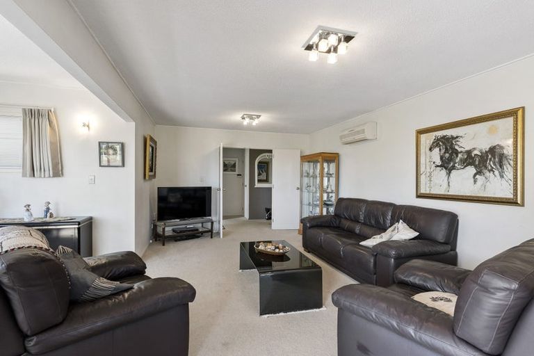 Photo of property in 14 Cyclades Place, Shelly Park, Auckland, 2014