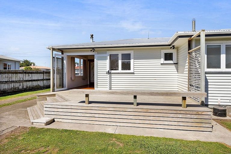 Photo of property in 8 Pacey Avenue, Hawera, 4610