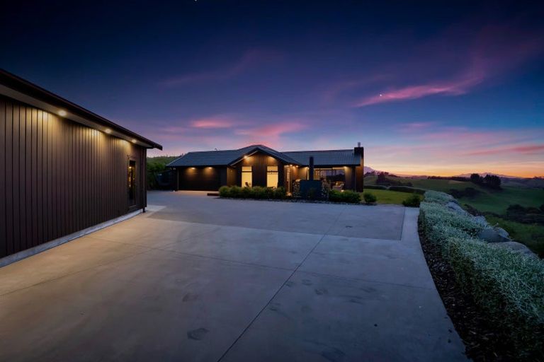 Photo of property in 956 Richmond Road, Lepperton, New Plymouth, 4373