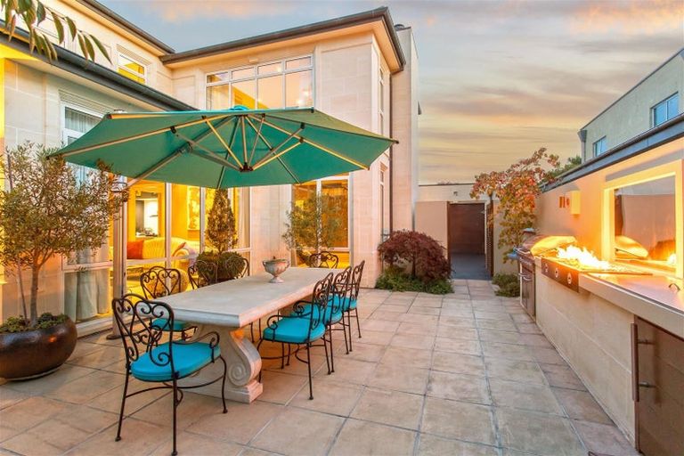 Photo of property in 47 Waiwetu Street, Fendalton, Christchurch, 8052