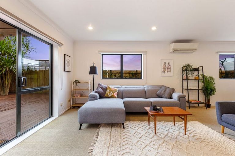 Photo of property in 11 Gunner Drive, Te Atatu Peninsula, Auckland, 0610