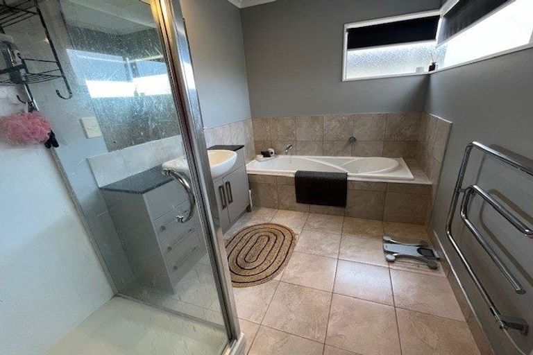 Photo of property in 26 Heidi Crescent, Flat Bush, Auckland, 2016