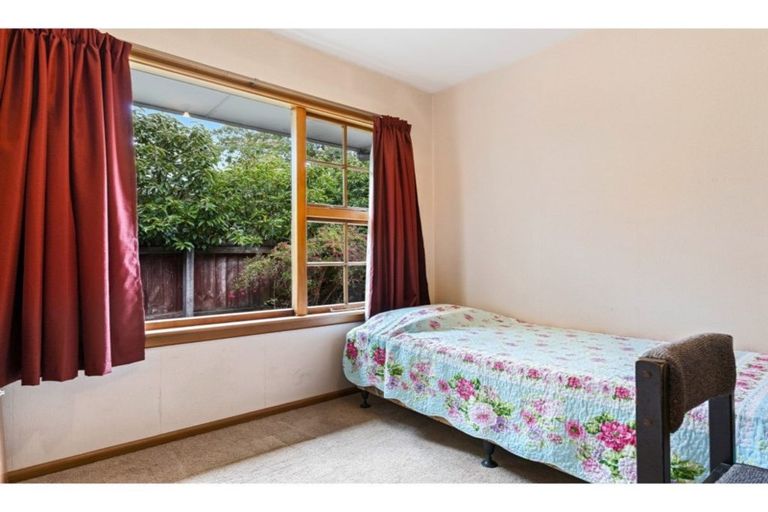 Photo of property in 7 Mirfield Place, Russley, Christchurch, 8042