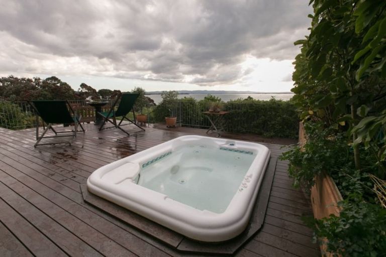 Photo of property in 42 Queen Street, Northcote Point, Auckland, 0627