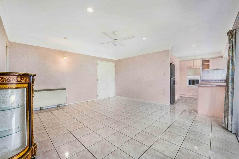 Photo of property in 2 Oakwood Place, Pukekohe, 2120