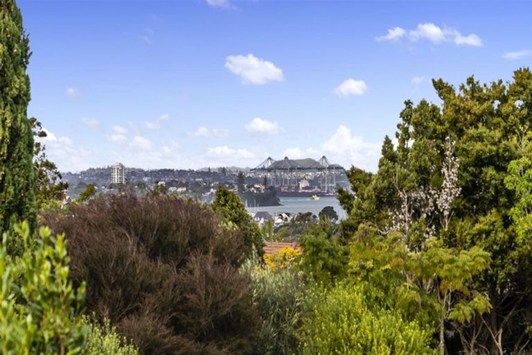 Photo of property in 1/25 James Evans Drive, Northcote, Auckland, 0627