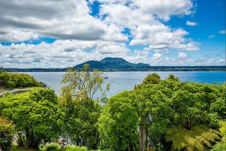 Photo of property in 809 Acacia Bay Road, Acacia Bay, Taupo, 3330