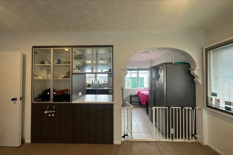 Photo of property in 38 Smythe Road, Henderson, Auckland, 0612