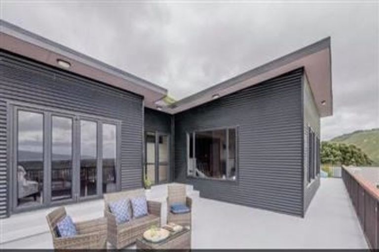 Photo of property in 45b Kakariki Grove, Waikanae, 5036