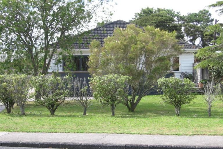 Photo of property in 6a Vardon Road, Green Bay, Auckland, 0604