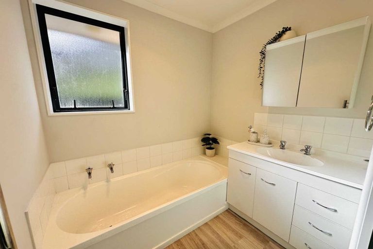 Photo of property in 3a Lloyd Drive, Nawton, Hamilton, 3200