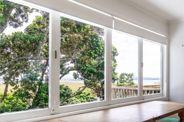 Photo of property in 40 Gill Avenue, Te Atatu Peninsula, Auckland, 0610