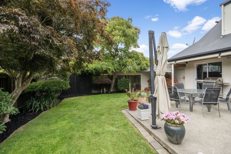 Photo of property in 33 Glenburn Place, Avonhead, Christchurch, 8042