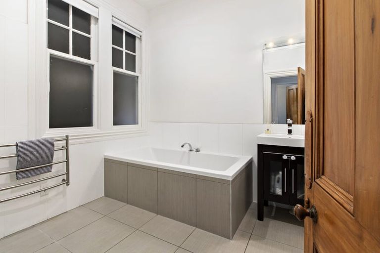 Photo of property in 60 Hawker Street, Mount Victoria, Wellington, 6011