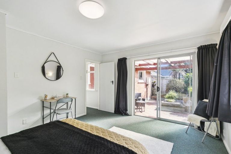 Photo of property in 73 Taylor Terrace, Tawa, Wellington, 5028