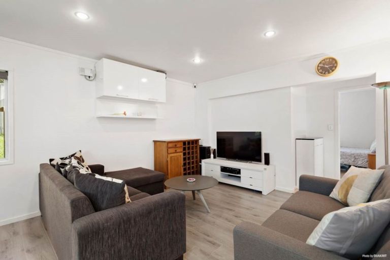 Photo of property in 1/3 Holt Avenue, Torbay, Auckland, 0630