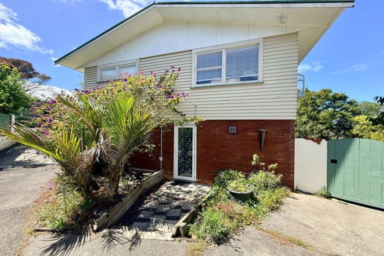 Photo of property in 10 Hilling Street, Titirangi, Auckland, 0604