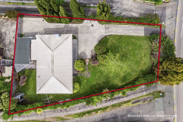 Photo of property in 143 Edmonton Road, Te Atatu South, Auckland, 0610