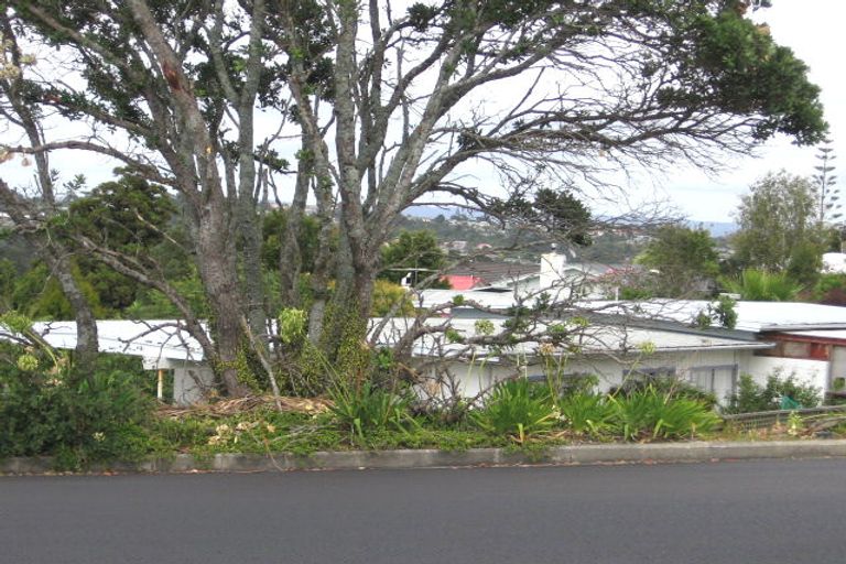 Photo of property in 1/300 Glenfield Road, Glenfield, Auckland, 0629