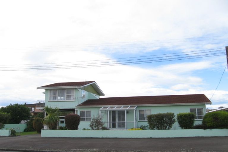 Photo of property in 2 Tareha Street, Westshore, Napier, 4110