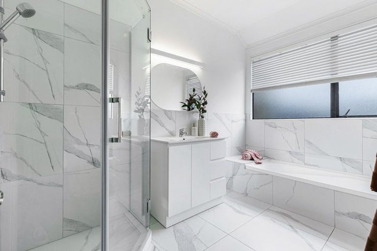 Photo of property in 5 Hobie Court, West Harbour, Auckland, 0618