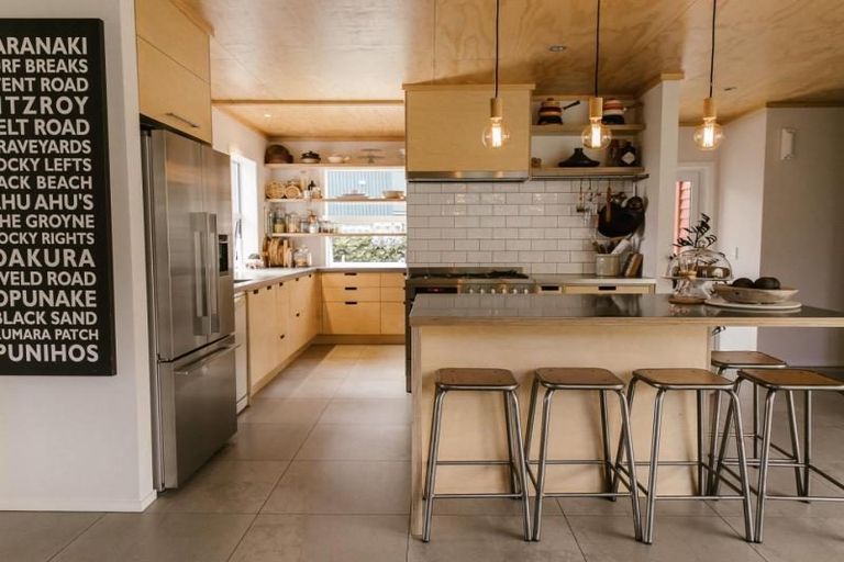 Photo of property in 36a Tasman Parade, Oakura, 4314