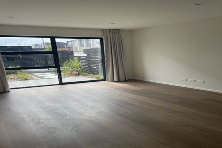 Photo of property in 9/25 Jabuka Street, Glen Eden, Auckland, 0602