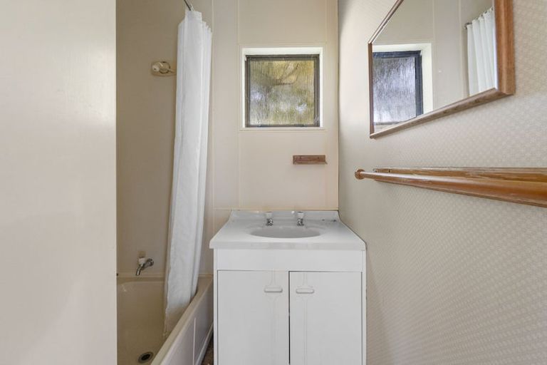 Photo of property in 102 Wakeman Road, Acacia Bay, Taupo, 3330