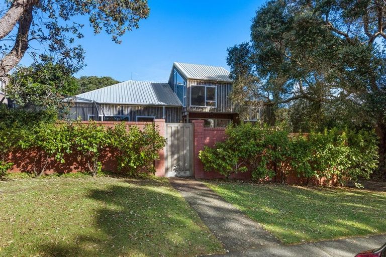 Photo of property in 54 Walton Street, Red Beach, 0932