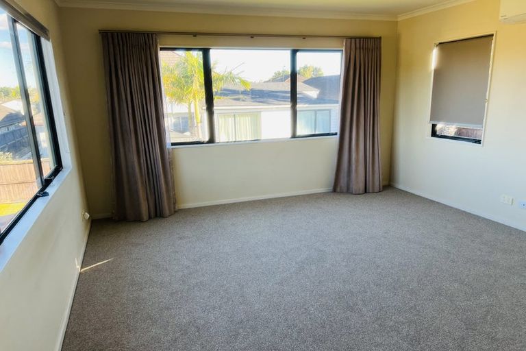 Photo of property in 49 Lilybank Crescent, East Tamaki, Auckland, 2013