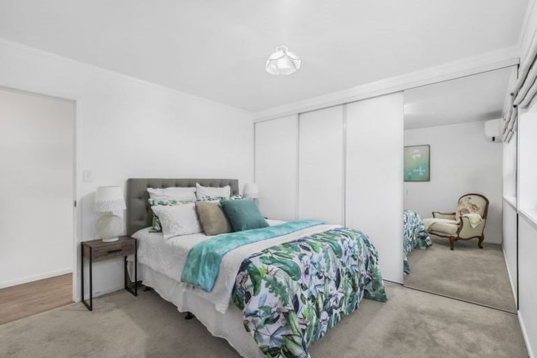 Photo of property in 1/7 Malters Place, Browns Bay, Auckland, 0630