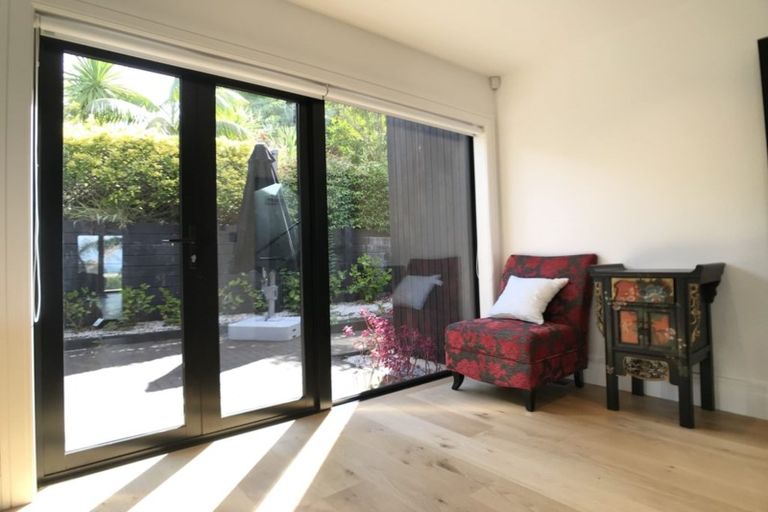 Photo of property in 2/92 Churchill Road, Murrays Bay, Auckland, 0630