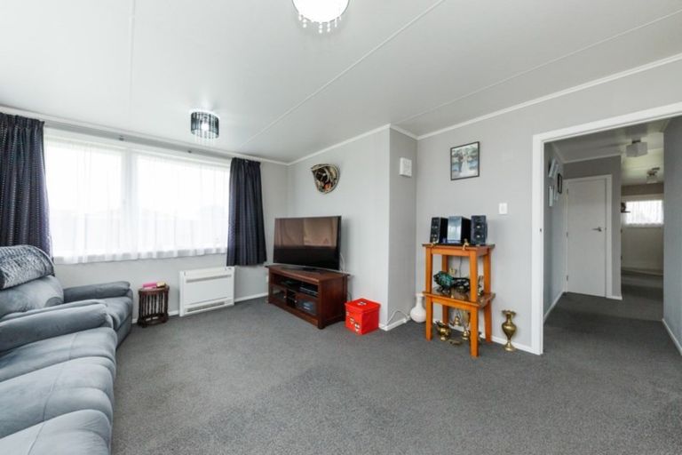 Photo of property in 19 Fergusson Street, Marton, 4710