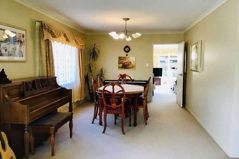 Photo of property in 14 Bridgefield Crescent, Flat Bush, Auckland, 2016